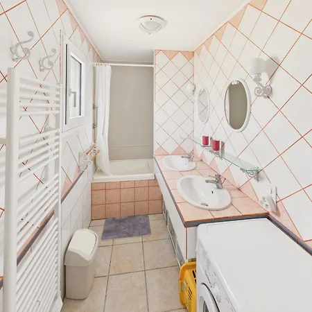 Maison Pour 5 - Grande Jardin Et Terrasse - Jacuzzi Hébergement de vacances *